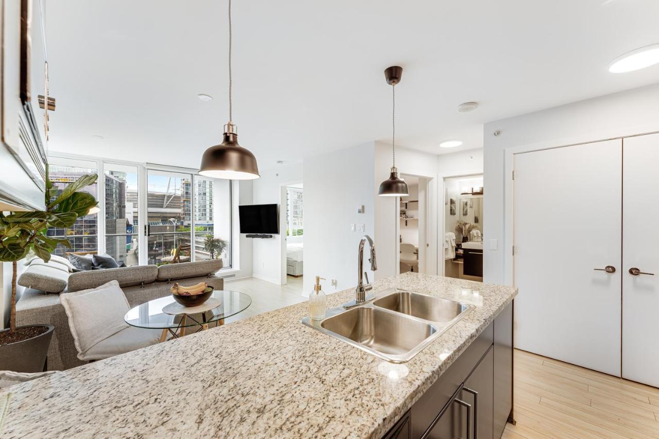 Heart Of Downtown 1 Bd Entire Condo - Pool, Gym, Parking, Office, Ac Vancouver Esterno foto