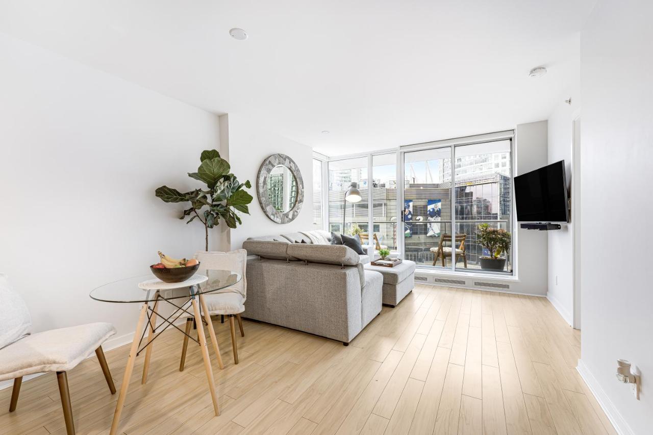 Heart Of Downtown 1 Bd Entire Condo - Pool, Gym, Parking, Office, Ac Vancouver Esterno foto