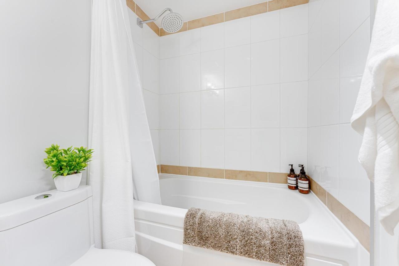 Heart Of Downtown 1 Bd Entire Condo - Pool, Gym, Parking, Office, Ac Vancouver Esterno foto