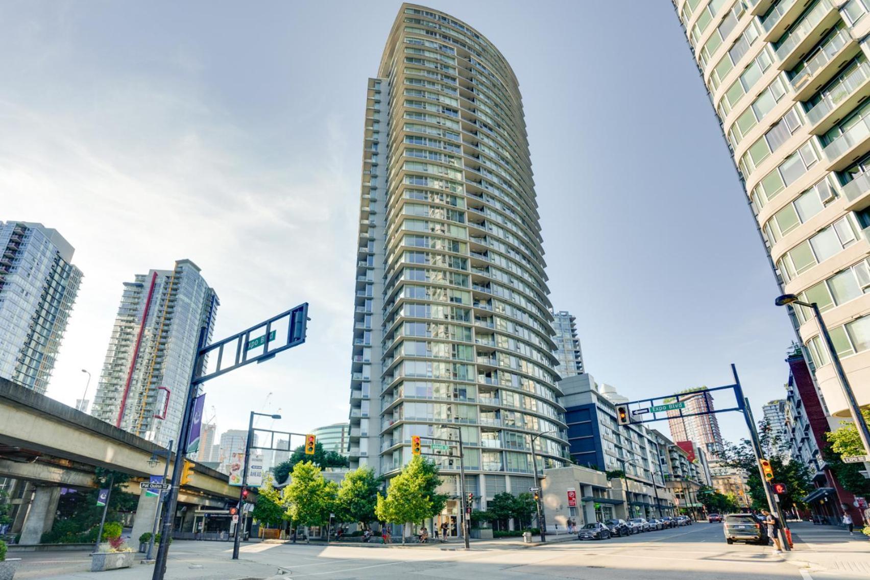 Heart Of Downtown 1 Bd Entire Condo - Pool, Gym, Parking, Office, Ac Vancouver Esterno foto